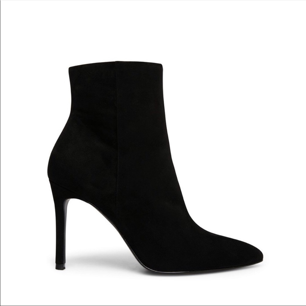 Steve Madden Clovers Suede bootie size 6.5